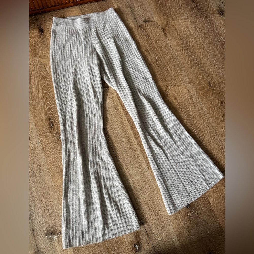Neiman Marcus 100% Cashmere Ribbed Flare Pants - Gray‎ size Small